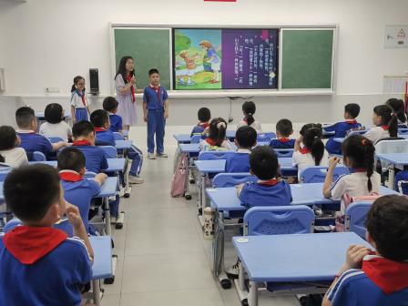笔墨交锋  思想共舞 ——东晓小学师生“同题作文大比拼”佳作闪耀知名期刊