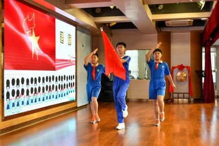 红领巾心向党，争做新时代好队员——深圳市景贝小学举行新队员入队仪式