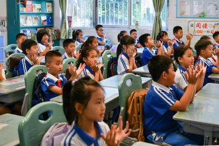 深圳市景贝小学开展罗湖区首届“班班有歌声”现场测评活动