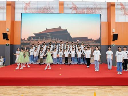 阳光 绽放 歌飞扬——深圳市怡景小学举办2025年盛夏缤纷艺术节暨“班班有歌声”合唱比赛