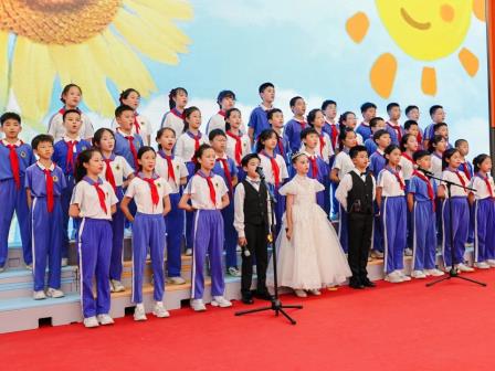 阳光 绽放 歌飞扬——深圳市怡景小学举办2025年盛夏缤纷艺术节暨“班班有歌声”合唱比赛