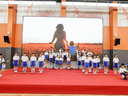 阳光 绽放 歌飞扬——深圳市怡景小学举办2025年盛夏缤纷艺术节暨“班班有歌声”合唱比赛