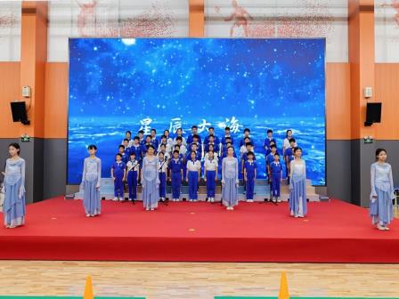 阳光 绽放 歌飞扬——深圳市怡景小学举办2025年盛夏缤纷艺术节暨“班班有歌声”合唱比赛