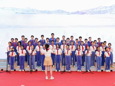 阳光 绽放 歌飞扬——深圳市怡景小学举办2025年盛夏缤纷艺术节暨“班班有歌声”合唱比赛