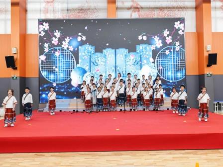 阳光 绽放 歌飞扬——深圳市怡景小学举办2025年盛夏缤纷艺术节暨“班班有歌声”合唱比赛