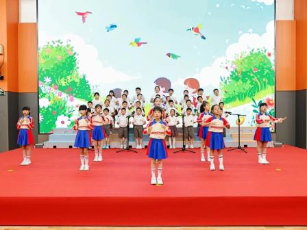 阳光 绽放 歌飞扬——深圳市怡景小学举办2025年盛夏缤纷艺术节暨“班班有歌声”合唱比赛
