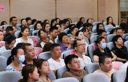 家校携手 共筑未来——深圳市景贝小学六年级家长会圆满举行