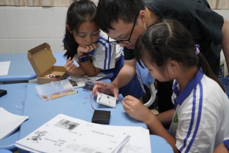 探AI教育新径，筑智慧育人乐园 ——深圳市向西小学“AI智能体”实验课程初绽光芒