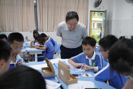 探AI教育新径，筑智慧育人乐园 ——深圳市向西小学“AI智能体”实验课程初绽光芒