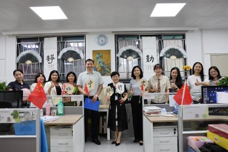 方寸之美，绽放育人风华 ——翠园东晓中学开展2025年“最美办公室”评选活动