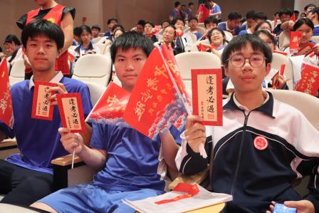 红桂腾霄逐日月，青衿竞渡启新程——红桂中学 2025 届初三中考助威仪式圆满举行