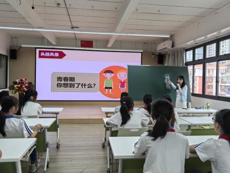青春期的奥秘与成长的力量 ——湖贝小学开展六年级青春期教育讲座暨小初贯通活动