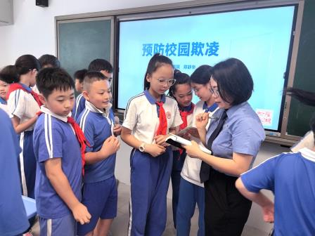 校园零欺凌  法治伴成长——校友检察官邓舒华回母校东晓小学开展法治讲座