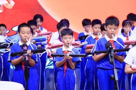 繁花相送时 青春启新章——深圳市仙桐实验小学毕业季主题升旗仪式