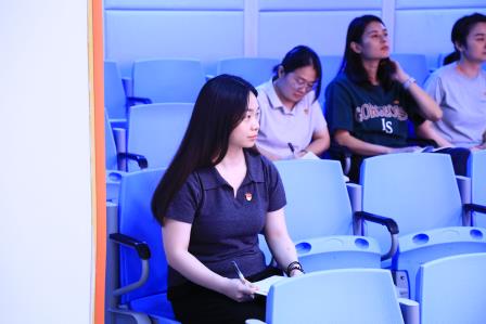 深圳市仙桐实验小学党支部组织召开深入贯彻中央八项规定精神学习教育专题学习会