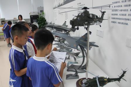 科技探秘启童心，筑梦未来共成长 ——南湖小学师生开启深圳少年科创城科技之旅