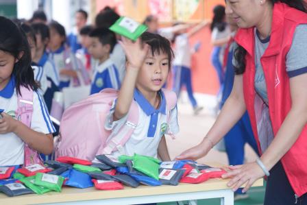 “盒”你一起，“桐”来参与——仙桐实验小学成功举办奶盒回收换享活动
