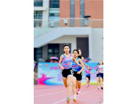 热烈祝贺陈靓妍同学蝉联广东省小学生田径锦标赛女子800米冠军并荣获400米季军！