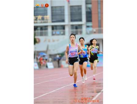 热烈祝贺陈靓妍同学蝉联广东省小学生田径锦标赛女子800米冠军并荣获400米季军！