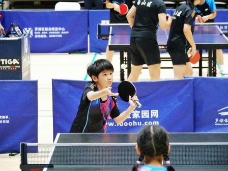 滨河小学陈玥潼闪耀市乒赛！八岁小将以不败战绩勇夺U8女单桂冠