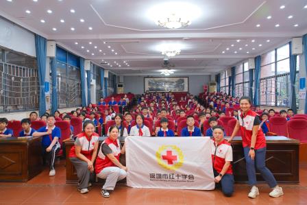 按下急救知识键 启动生命自觉心 ——翠园初级中学开展应急救护知识培训