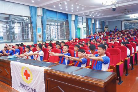 按下急救知识键 启动生命自觉心 ——翠园初级中学开展应急救护知识培训