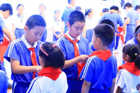 深圳市仙桐实验小学举行“牢记党的教导 争做强国少年”少先队入队仪式