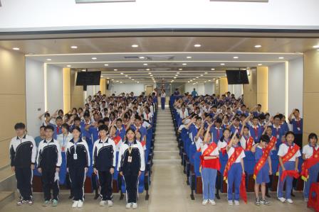 青春接力,使命启航——罗湖区侨香实验学校八年级离队入团仪式顺利举行