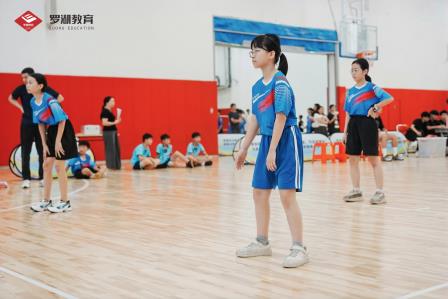 人民小学荣获区中小学生毽球锦标赛团体总分第一名