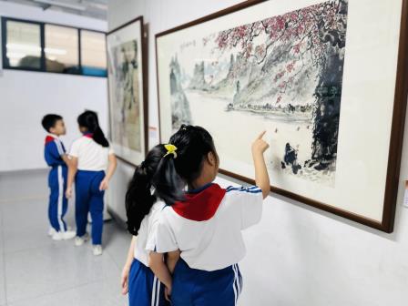 壮丽江山入校园，时代画卷润童心——深圳市湖贝小学“美育一件事”系列之名画进校园特展活动