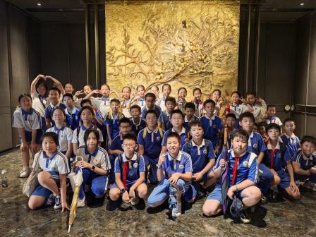 “水叮咚”探秘珠宝王国，实践美育行走课堂——深圳市水库小学开展“每周半天计划”活动