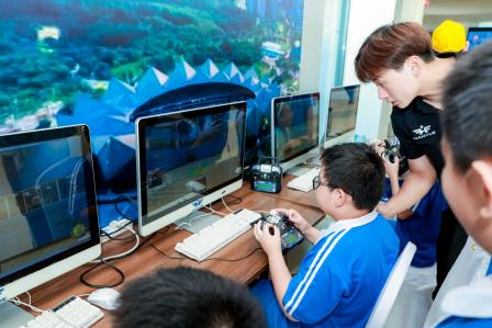 红岭小学·创心课程｜“每周半天计划”之探秘无人机基地