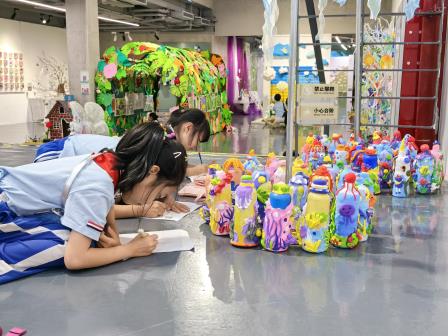 美育一件事——罗芳小学师生参观“与美好同行”十校学生美术书法作品展