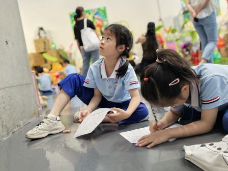 美育一件事——罗芳小学师生参观“与美好同行”十校学生美术书法作品展