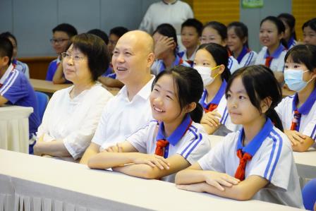深圳市凤光小学2024-2025学年度“红领巾心向党 大美中国我代言”国旗下展演课程圆满落幕