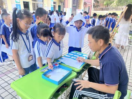 新华外国语学校举行一二年级期末“游园乐考”活动：以游戏赋能成长，让期末测评“乐”起来