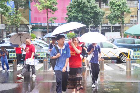 雨中的温暖BUFF！2025年深圳中考首日，翠园文锦中学硬核送考全纪实