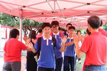 雨中的温暖BUFF！2025年深圳中考首日，翠园文锦中学硬核送考全纪实