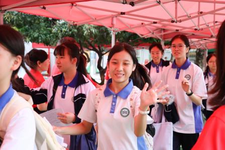 雨中的温暖BUFF！2025年深圳中考首日，翠园文锦中学硬核送考全纪实