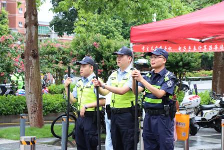 雨中的温暖BUFF！2025年深圳中考首日，翠园文锦中学硬核送考全纪实