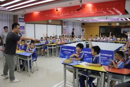 家校携手，为南湖娃点亮科创小梦想！ ——深圳市南湖小学开展家长进课堂公益讲座 