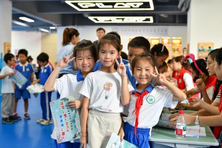 “智”乐书海，FUN“诗”精彩——深圳市景贝小学开展一、二年级学科素养综合评价活动