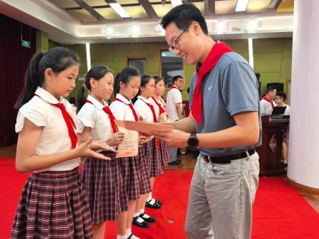牢记党的教导 争做强国少年——深圳市螺岭外国语实验学校隆重举行24-25学年度少先队总结与表彰大会
