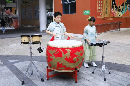 深圳市螺岭教育集团仙桐实验小学举行“美育传承经典 艺术绽放新姿”艺术节古诗吟唱展演活动