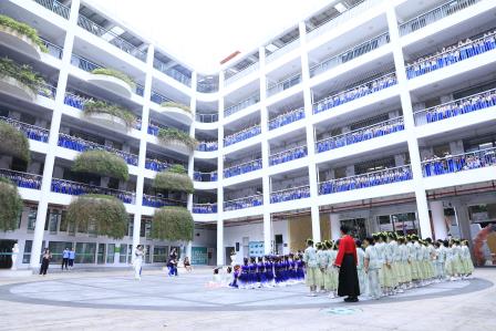 深圳市螺岭教育集团仙桐实验小学举行“美育传承经典 艺术绽放新姿”艺术节古诗吟唱展演活动