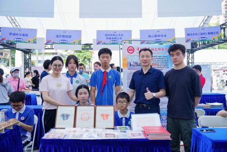 文锦少年 “放大招”！文创纸桥点燃青春火花 ——翠园文锦中学亮相2025年粤港澳青少年爱国主义教育主题活动暨第二届南湖街道“深港家·邻聚力”系列文化交流活动