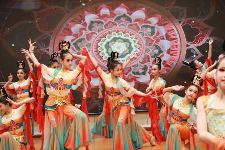 乐享童年 芬芳童心——深圳市莲南教育集团安芳小学开展校园艺术节暨六一儿童节庆祝活动
