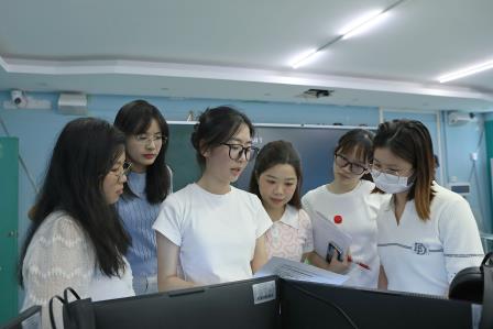 专家引领 智创未来——螺岭学校“基于学科实践的AIGC研究成果凝练培训与指导”工作坊成功举办