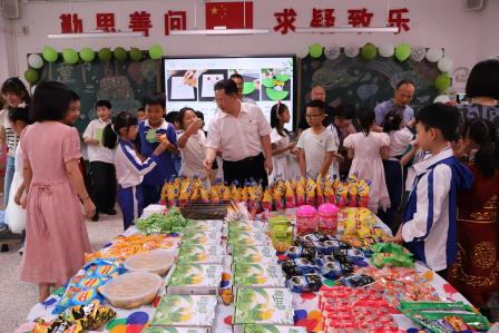 童趣飞扬  欢乐“童”行 ——深圳市向西小学六一班级游园会精彩纷呈 