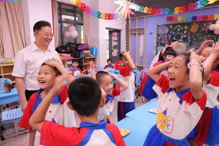 童趣飞扬  欢乐“童”行 ——深圳市向西小学六一班级游园会精彩纷呈 